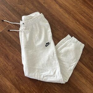 Women’s Nike sweatpants